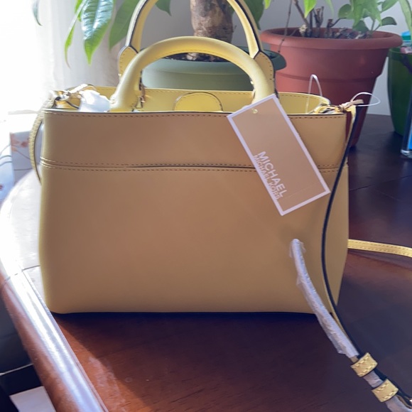 Michael Kors Hailee Small Satchel - Picture 5 of 14